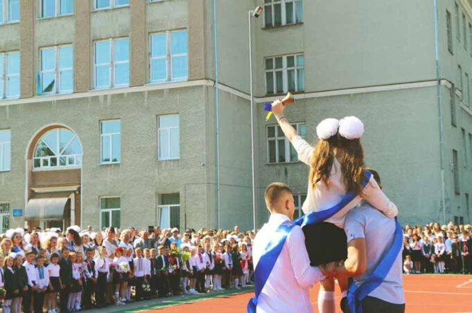 Останній дзвоник у НВК нововолинській спеціалізованій школі №1 Колегіум (ФОТО/ВІДЕО) Останній дзвоник у НВК нововолинській спеціалізованій школі №1 Колегіум (ФОТО/ВІДЕО)
