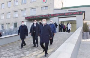 Понад 300 тисяч розтрати: суд розглядає справу про завищені зарплати в лікарні за часів Мороза Понад 300 тисяч розтрати: суд розглядає справу про завищені зарплати в лікарні за часів Мороза