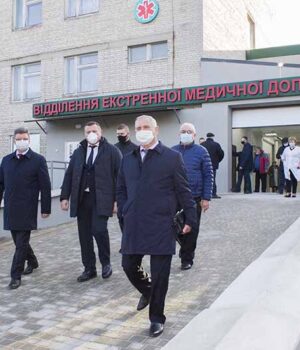 Понад 300 тисяч розтрати: суд розглядає справу про завищені зарплати в лікарні за часів Мороза