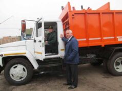 Новий сміттєвоз за мільйон гривень збиратиме сміття в Нововолинську Новий сміттєвоз за мільйон гривень збиратиме сміття в Нововолинську