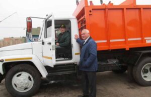 Новий сміттєвоз за мільйон гривень збиратиме сміття в Нововолинську Новий сміттєвоз за мільйон гривень збиратиме сміття в Нововолинську