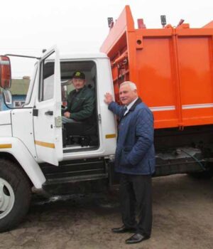 Новий сміттєвоз за мільйон гривень збиратиме сміття в Нововолинську