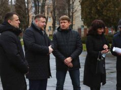 Голова ОТГ Карпус та нардеп Герус відвідали будівництво спортмайданчику біля ліцею №8 Голова ОТГ Карпус та нардеп Герус відвідали будівництво спортмайданчику біля ліцею №8