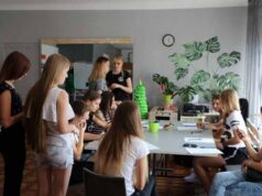 Модельєр із Нововолинська шиє спеціальну колекцію на «Княжий» Модельєр із Нововолинська шиє спеціальну колекцію на «Княжий»