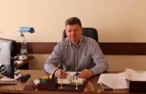 Чому на високі премії для міськради є кошти, а на зарплати вчителям і медикам –... Чому на високі премії для міськради є кошти