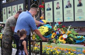 У Нововолинську вшанували полеглих захисників України У Нововолинську вшанували полеглих захисників України