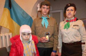 Нововолинські пластуни привези Вифлиємський вогонь Нововолинські пластуни привези Вифлиємський вогонь