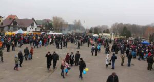 “Наблизимо перемогу!” – патріотична акція-ярмарок у Володимирі (ФОТО) "Наблизимо перемогу!" - патріотична акція-ярмарок у Володимирі (ФОТО)