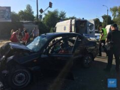 Автомобіль в’їхав у вантажівку, є потерпілі! Автомобіль в’їхав у вантажівку