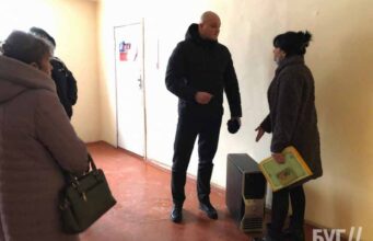 Конфлікт в офісі масиву «Прикордонник» у Нововолинську: Троцковець хотів винести комп’ютер з усіма даними Конфлікт в офісі масиву «Прикордонник» у Нововолинську: Троцковець хотів винести комп’ютер з усіма даними