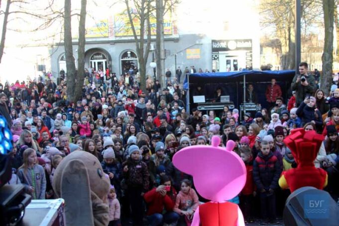 Відкриття ТРЦ FORest: думки користувачів соцмереж розділились Відкриття ТРЦ FORest: думки користувачів соцмереж розділились