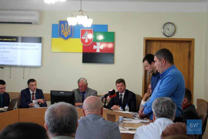 Маршрут Нововолинськ-Благодатне: люди не задоволені роботою «тринадцяток» (відео) Маршрут Нововолинськ-Благодатне: люди не задоволені роботою «тринадцяток» (відео)