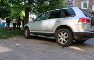 Вночі порубали та розбили два авто Вночі порубали та розбили два авто