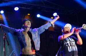 Гурт «Цвях» привітав нововолинців зі Святами (ФОТО/ВІДЕО) Гурт «Цвях» привітав нововолинців зі Святами (ФОТО/ВІДЕО)