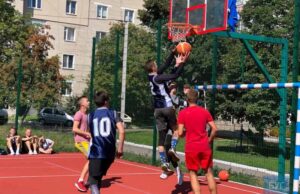 У Нововолинську провели змагання зі стрітболу. ФОТО У Нововолинську провели змагання зі стрітболу. ФОТО