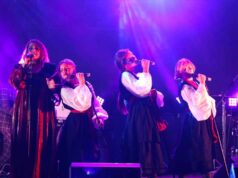 KAZKA привітала місто зі Святами! (ФОТО/ВІДЕО) KAZKA привітала місто зі Святами! (ФОТО/ВІДЕО)