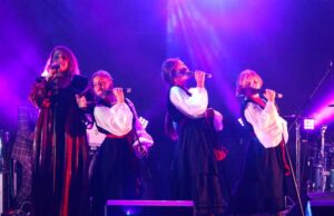 KAZKA привітала місто зі Святами! (ФОТО/ВІДЕО) KAZKA привітала місто зі Святами! (ФОТО/ВІДЕО)