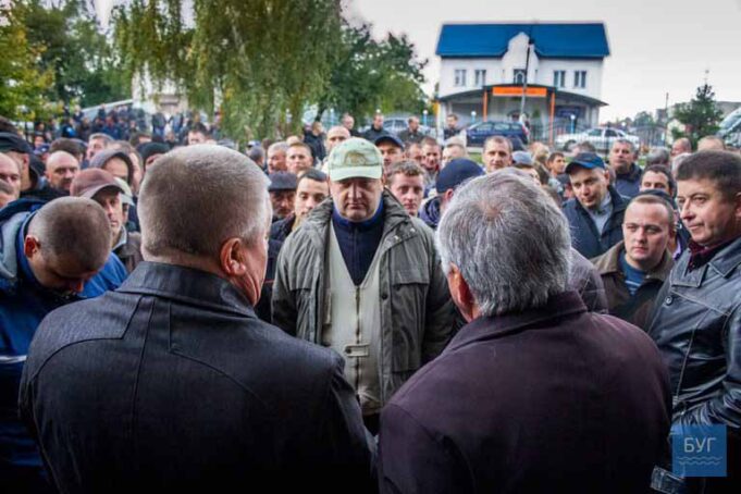 Нововолинські шахтарі влаштували акцію протесту під ДП “Волиньвугілля” Нововолинські шахтарі влаштували акцію протесту під ДП “Волиньвугілля”