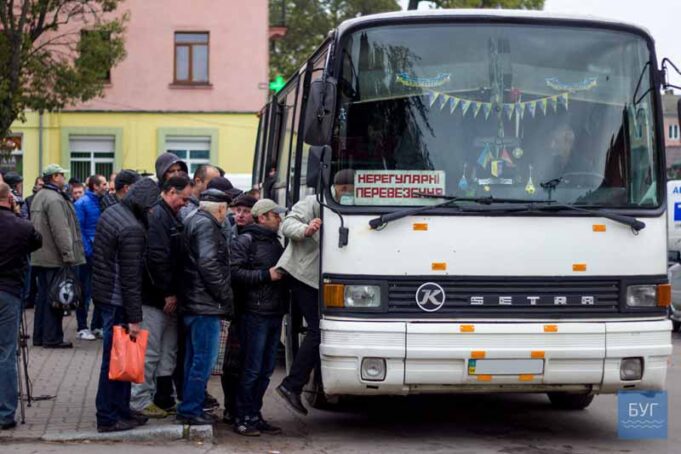 Нововолинські шахтарі виїхали на Ягодин перекривати дорогу Нововолинські шахтарі виїхали на Ягодин перекривати дорогу