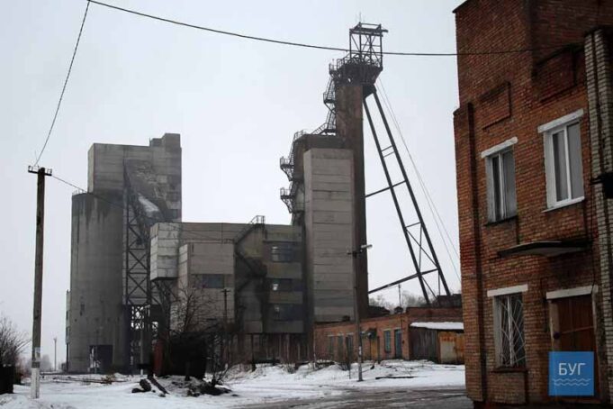 Гірники шахти «Бужанка» розпочали акцію протесту Гірники шахти «Бужанка» розпочали акцію протесту