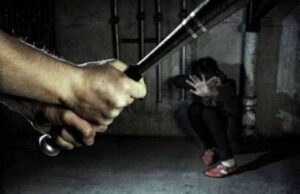 На вулиці міста молодик побив дівчину На вулиці міста молодик побив дівчину