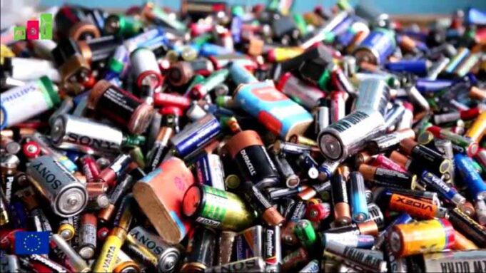 Нововолинські школярі зібрали 300 кілограмів використаних батарейок Нововолинські школярі зібрали 300 кілограмів використаних батарейок