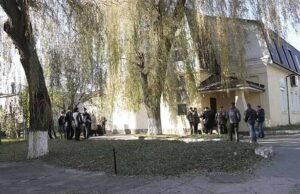 Пані, начепіть на голову балаклаву! Пані