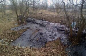 У «Козлячому парку» із землі потекла субстанція чорного кольору!!! У «Козлячому парку» із землі потекла субстанція чорного кольору!!!