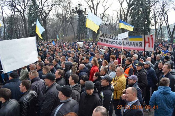 Під Верховною Радою тисячі автомобілістів вимагають скасувати утилізаційний збір та акциз за переобладнання! Під Верховною Радою тисячі автомобілістів вимагають скасувати утилізаційний збір та акциз за переобладнання!