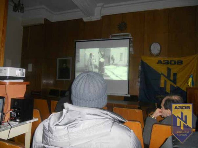 Цивільний Корпус “Азов” м.Нововолинська показав фільм до дня Злуки Цивільний Корпус "Азов" м.Нововолинська показав фільм до дня Злуки
