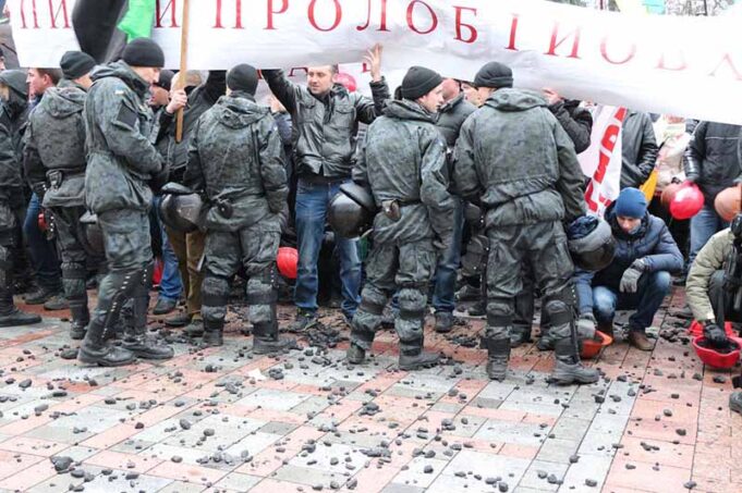 Гірники налаштовані рішуче: або депутати сьогодні приймуть необхідні зміни до Держбюджету, або їх винесуть з... Гірники налаштовані рішуче: або депутати сьогодні приймуть необхідні зміни до Держбюджету