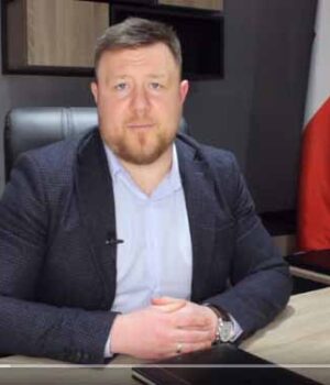 karpussnig2 Мер Нововолинська власноруч прибиратиме сніг та запрошує долучатись до прибирання інших