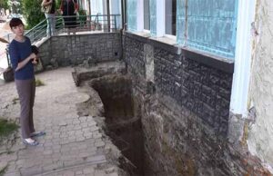 Конфлікт між мешканцями і депутатом-підприємцем через будівництво у центрі міста (відео) Конфлікт між мешканцями і депутатом-підприємцем через будівництво у центрі міста (відео)