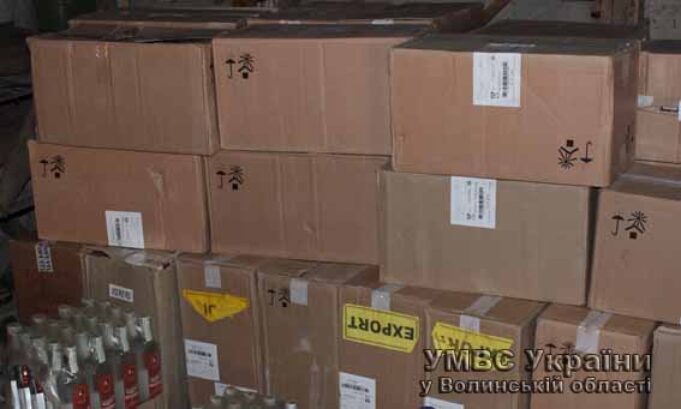 У Нововолинську продавали підроблену горілку. ФОТО У Нововолинську продавали підроблену горілку. ФОТО