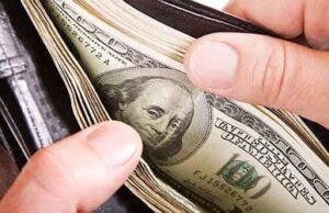 На авторинку в Луцьку «розвели» чоловіка на 2400 доларів схемою з 90х! На авторинку в Луцьку «розвели» чоловіка на 2400 доларів схемою з 90х!