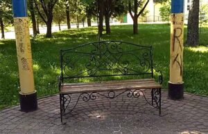 Люди-свині, або що сталося з нашою лавочкою для закоханих? Люди-свині