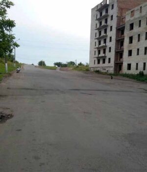 Водії будьте обережні! На 5 мікрорайоні з'явився «лежачий» поліцейській якого не видно!