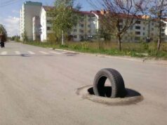 У Нововолинську – небезпечна яма без люка! У Нововолинську - небезпечна яма без люка!