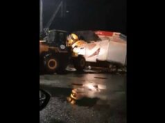 У Луцьку зносять контейнери на Старому ринку. ВІДЕО (ОНОВЛЕНО) У Луцьку зносять контейнери на Старому ринку. ВІДЕО (ОНОВЛЕНО)