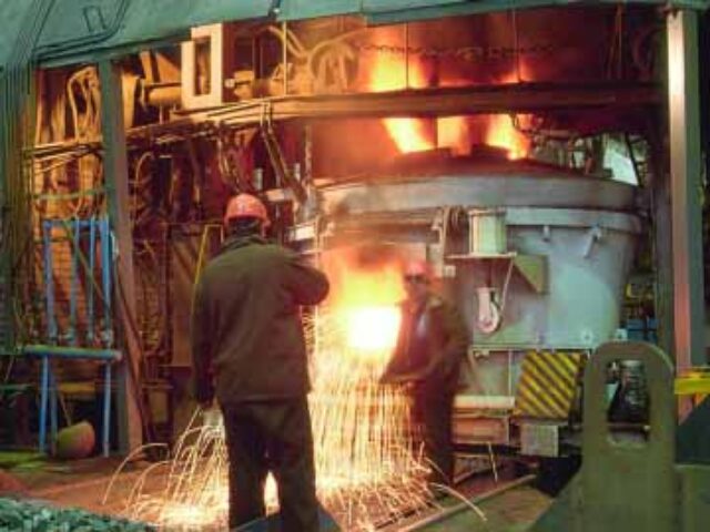 Нововолинські ливарники виготовляють запчастини до танків та нового вітчизняного БТРа Нововолинські ливарники виготовляють запчастини до танків та нового вітчизняного БТРа
