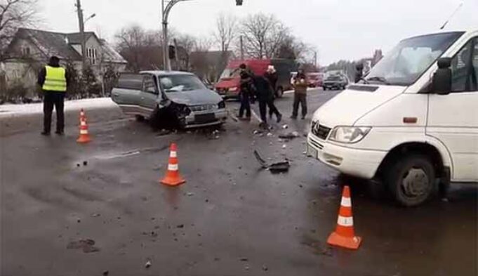 ДТП на перехресті Маяковського та об’їздної Нововолинська ДТП на перехресті Маяковського та об'їздної Нововолинська
