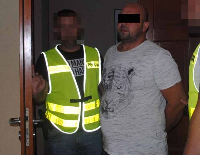 Польська поліція затримала 4 українців за підозрою у серії пограбувань Польська поліція затримала 4 українців за підозрою у серії пограбувань