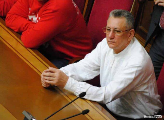 Про бездіяльність державних виконавців Нововолинська та області на сесії Верховної Ради запитував Євген Мельник Про бездіяльність державних виконавців Нововолинська та області на сесії Верховної Ради запитував Євген Мельник