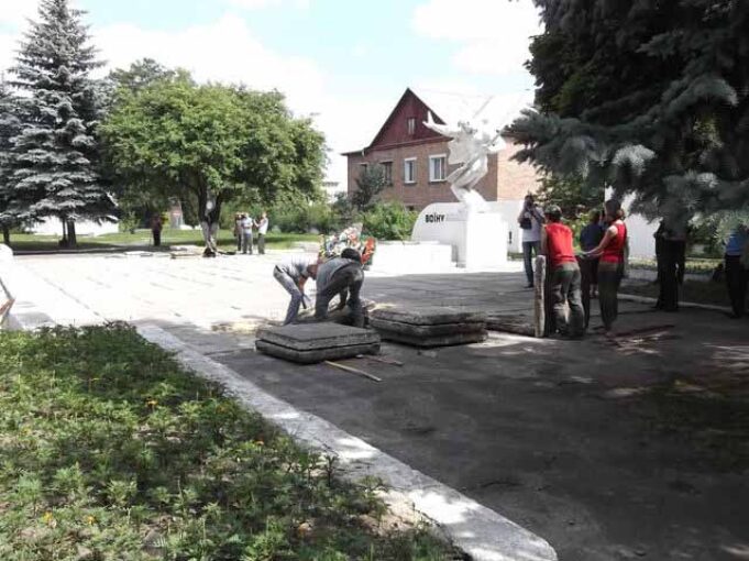 Роботи із “закопування” півмільйона гривень почалися Роботи із "закопування" півмільйона гривень почалися