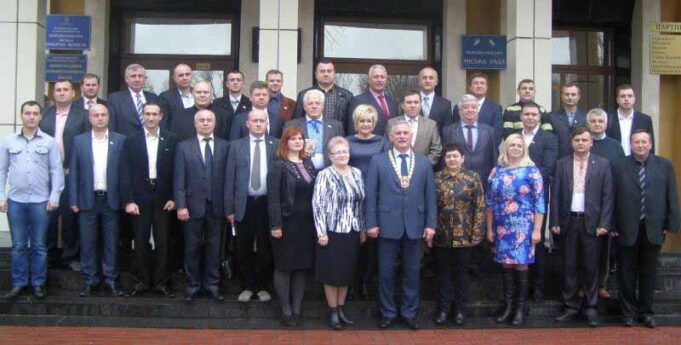 Структура і штати нововолинських місцевих органів влади Структура і штати нововолинських місцевих органів влади