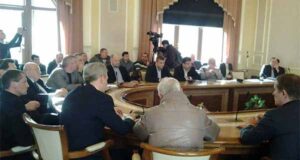 Голови профкомів на нараді в першого заступника міністра Зюкова (оновлено 20:00) Голови профкомів на нараді в першого заступника міністра Зюкова (оновлено 20:00)