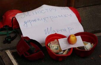 Нововолинські гірники голодуватимуть у Києві Нововолинські гірники голодуватимуть у Києві