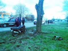 ДТП біля автостанції: молодики на спортивному мотоциклі врізались у дерево! ДТП біля автостанції: молодики на спортивному мотоциклі врізались у дерево!