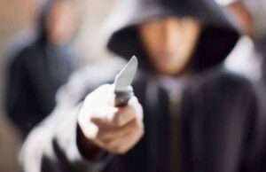 У центрі Нововолинська серед білого дня зарізали дівчину! У центрі Нововолинська серед білого дня зарізали дівчину!