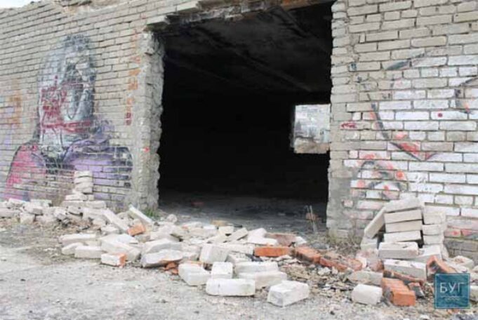 Недобудови 5-го мікрорайону у Нововолинську стали прихистком для бомжів і наркоманів Недобудови 5-го мікрорайону у Нововолинську стали прихистком для бомжів і наркоманів